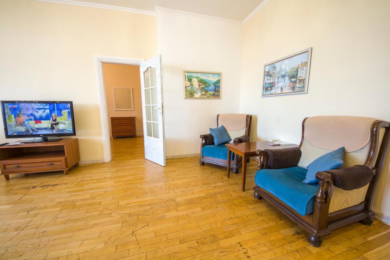 Apartment with jacuzzi and view on Khreschatyk Kiew Exterior foto