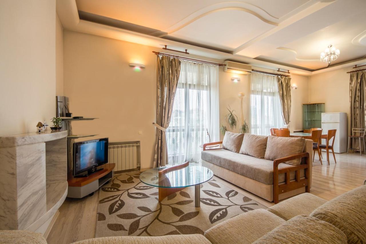 Apartment with jacuzzi and view on Khreschatyk Kiew Exterior foto